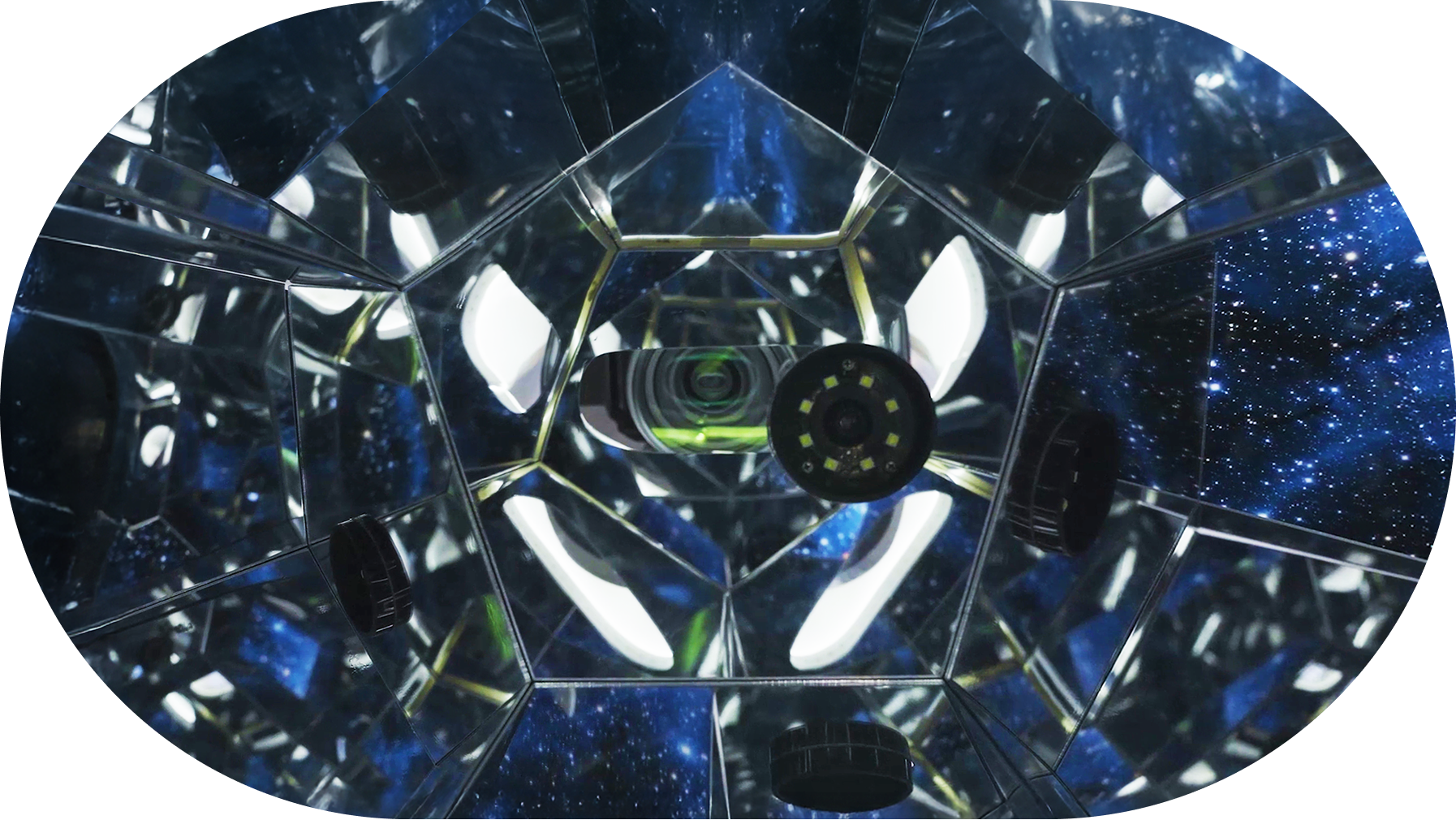 The mirrored infinity room inside the pod